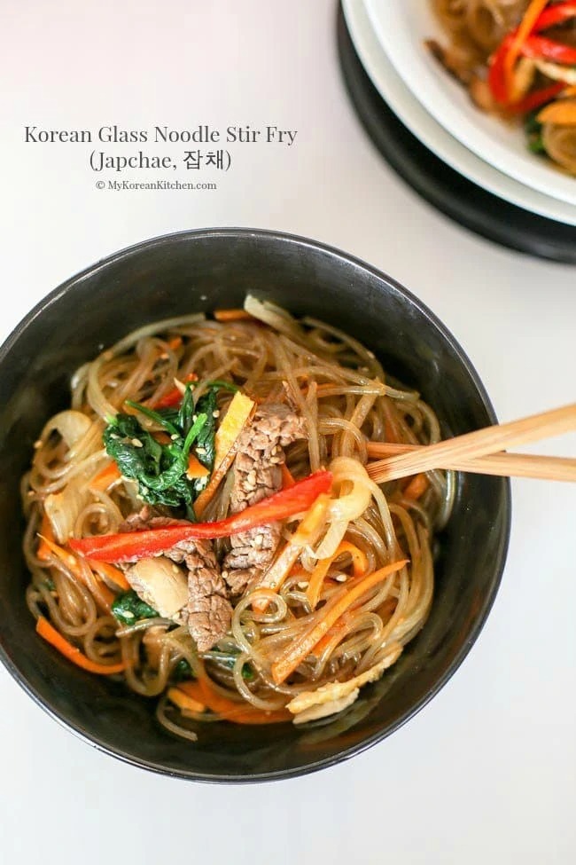 1-1.-Korean-glass-noodles-stir-fry-Japchae